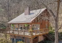 Serene, Secluded Cabin 5 Miles from the Biltmore and Downtown - Chalets