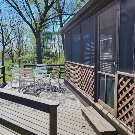 Peaceful home on little Round lake near EAA, Iola car show & the Packer Stadium.