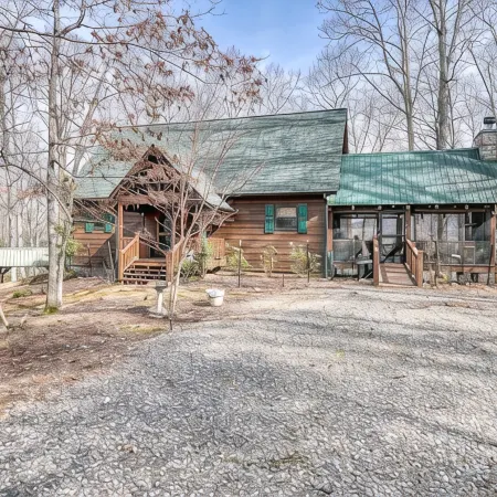 Deer Foot - Private 3Br Cabin, Sleeps 6, Hot Tub, Wood-Burning Fireplaces