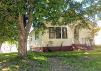 2-Bedroom Recently Remodeled House in Iron River with WiFi & a Big Yard. - 3-Star