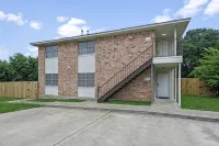 King beds, two living rooms and plenty of parking - 2-Star