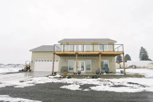 Beautiful Master Suite & Full Kitchen in New Home - Boutique