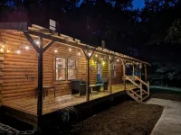 Cabin Bliss - Just 1 Mile from Lake Lanier / 5 Acre / 5 BR with Hot tub - 4-Star