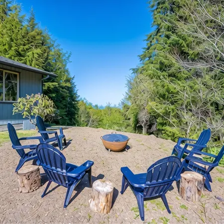 Olympic Retreat:3 BR, detached cottage & hot tub close to Olympic National Park!