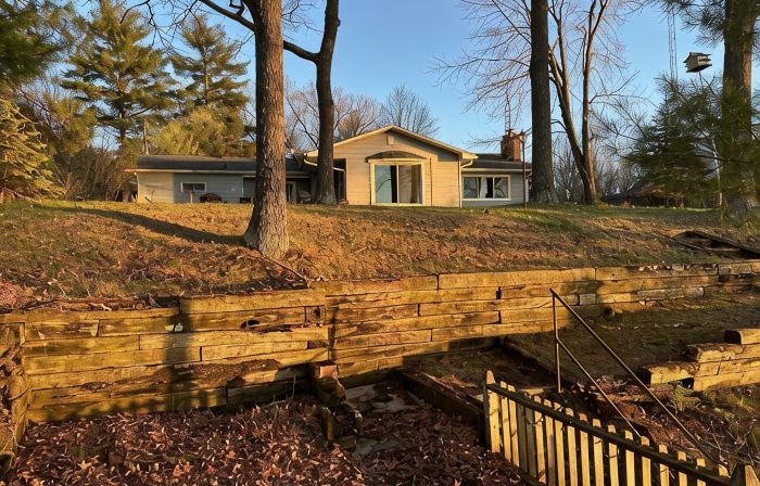 Buffalo Lake Retreat - charming lakefront 3 bedroom house-great fishing and fun