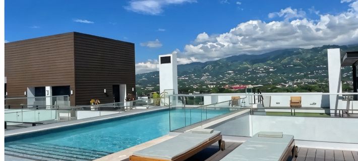 SERENITY SUITES Hotele w: Kingston