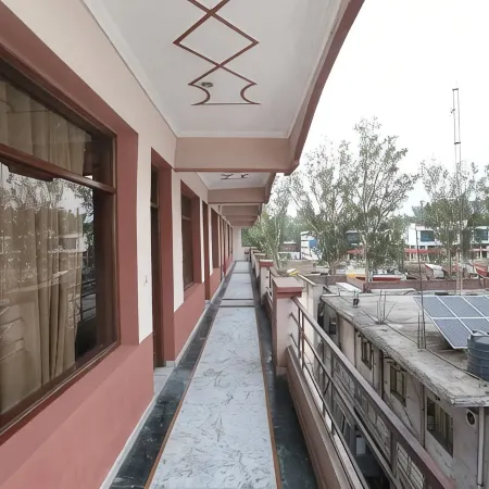 HOTEL ASHISH