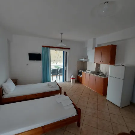 Matina Apartments Tyros