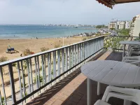 Nice Apartment in Front of the Beach for 8 People in the Center of Roses - 2-Star