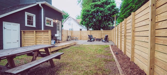 That Place on 6th Street close to downtown, beaches, & private backyard Hotels in Manistee