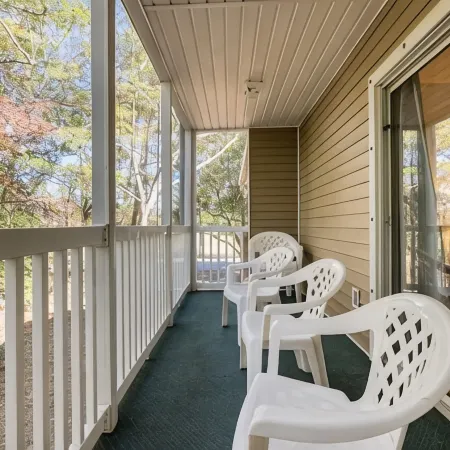 Newly Renovated 3bd/2ba condo located on True Blue Golf Club