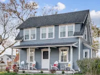Beach Retreat - 5 Beds , 2 Kitchens @ Salt Island- Westbrook -Walk to Water Hotéis em Westbrook
