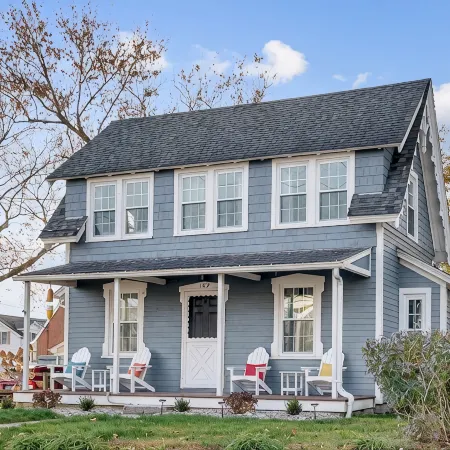 Beach Retreat - 5 Beds , 2 Kitchens @ Salt Island- Westbrook -Walk to Water