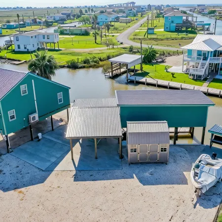 Perfect little Getaway for the fishers and beach goers!
