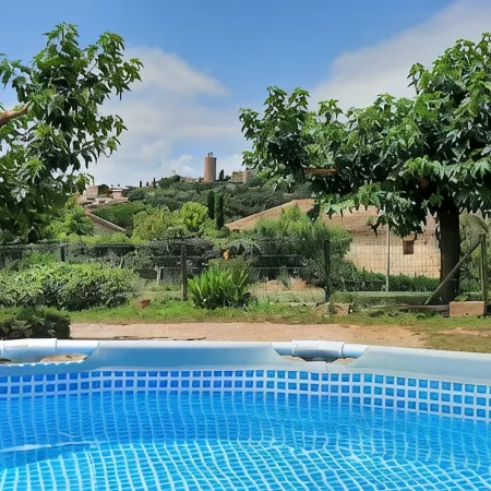 House in a quiet area with views of the old town of Pals