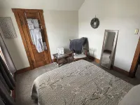 Location! Location! Location!  5 Bedroom Home 1 Block From Downtown Decorah Các khách sạn ở Decorah