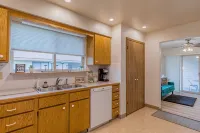 Cozy modern 2BR w/ workspace near Main St - 4-Star