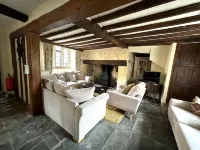 Pitchers is a Grade 11 Cotswold Stone House in the centre of Chipping Campden. - 3-Star