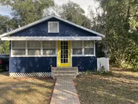 Southern Comfort 2-BR Cottage-Downtown Inverness - Homestays