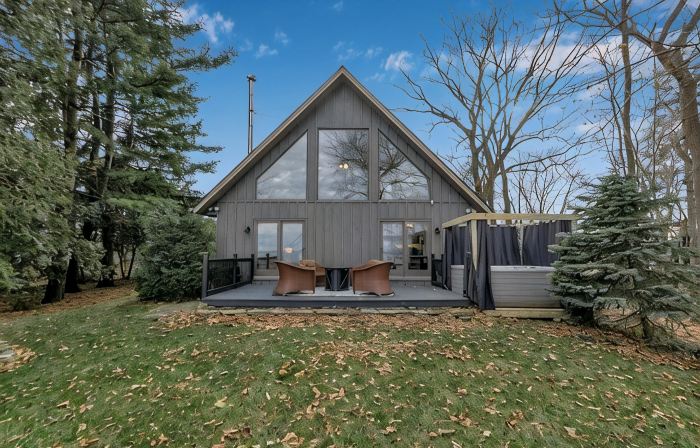HOT TUB | Lake Front | Lavender Home