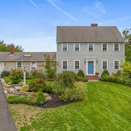 Stunning Oceanview: Walk to Private Beach