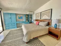 Coastal Casual Bliss: Beach + Pool + Rooftop Deck + Generator + Fast Internet Hotels in Chelem