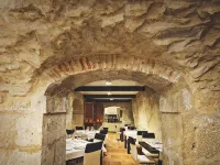 Hotel Leonor de Aquitania Hotels in Куенка