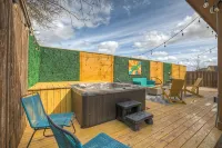 Luxury Modern Home with Hot Tub Deck & Firepit! - 4 stjerner