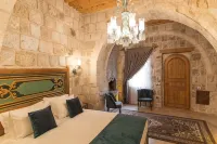 Solo Cave Suites