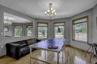 Charming Modern Victorian in the Village of EVL - Homestays