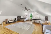 Luxury Home with Fire Pit & Hill Country Views - balcony
