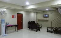 Leaf Guest House - Guest houses