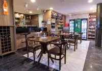 Netuanah Praia Hotel - ที่มีบาร์