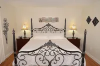Waterfront Home, Large Heated Pool, 5 min. from the beach, family friendly