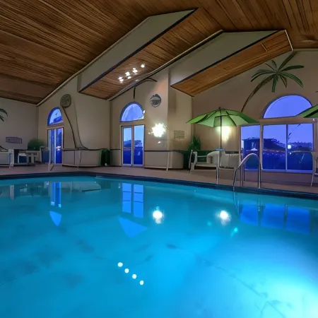 Country Inn & Suites by Radisson, Waterloo, IA