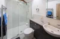 Stylish Rural Retreat with King-Size Comfort, Close to Bude's Stunning Coastline - バルコニー