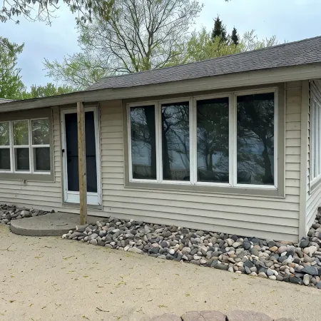 Contactless Check In -- Sand Point Private Lake/Beachfront Cottage