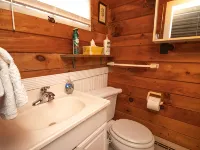 Classic Maine Cabin, Private Waterfront Easy Access to Nearby Amenities Hotels in Windham