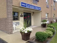 Luxury Inn Hotels near Silver Bullet