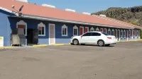 Fort Davis Inn & RV Park - parking
