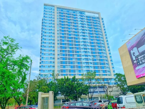 Bright Studio Sleeps 3 with Parking and City View - balcony