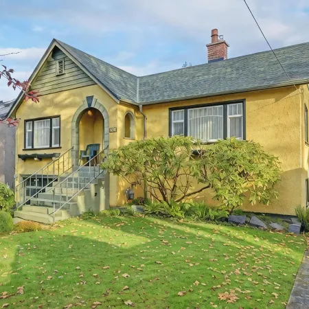 James Bay Inn Hotel, Suites & Cottage