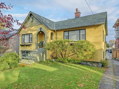 James Bay Inn Hotel, Suites & Cottage Hotels near Mile Zero