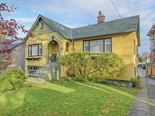 James Bay Inn Hotel, Suites & Cottage