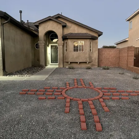 ABQ Home Overlooking Mountain- Near Sandia Tramway + Balloon Fiesta