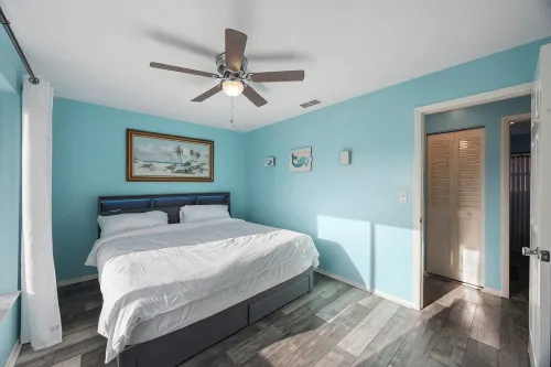 Charming 2-bedroom villa in Seminole with pool, WiFi and AC