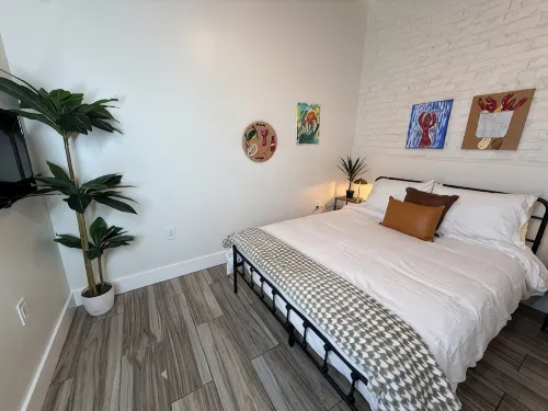 Downtown New Orleans Balcony Suite 2 Minute Walk to French Quarter 2B - 방갈로