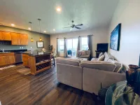 A29- 2-Bedroom Townhome in Enjoyable Crescent Bar with WiFi, AC, Fitness Room - 4-Star