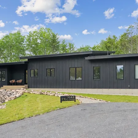 NEW Luxury York Cabin - Sauna, Game Room, Gym - Close to Ogunquit