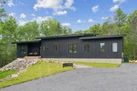 NEW Luxury York Cabin - Sauna, Game Room, Gym - Close to Ogunquit - Boutique